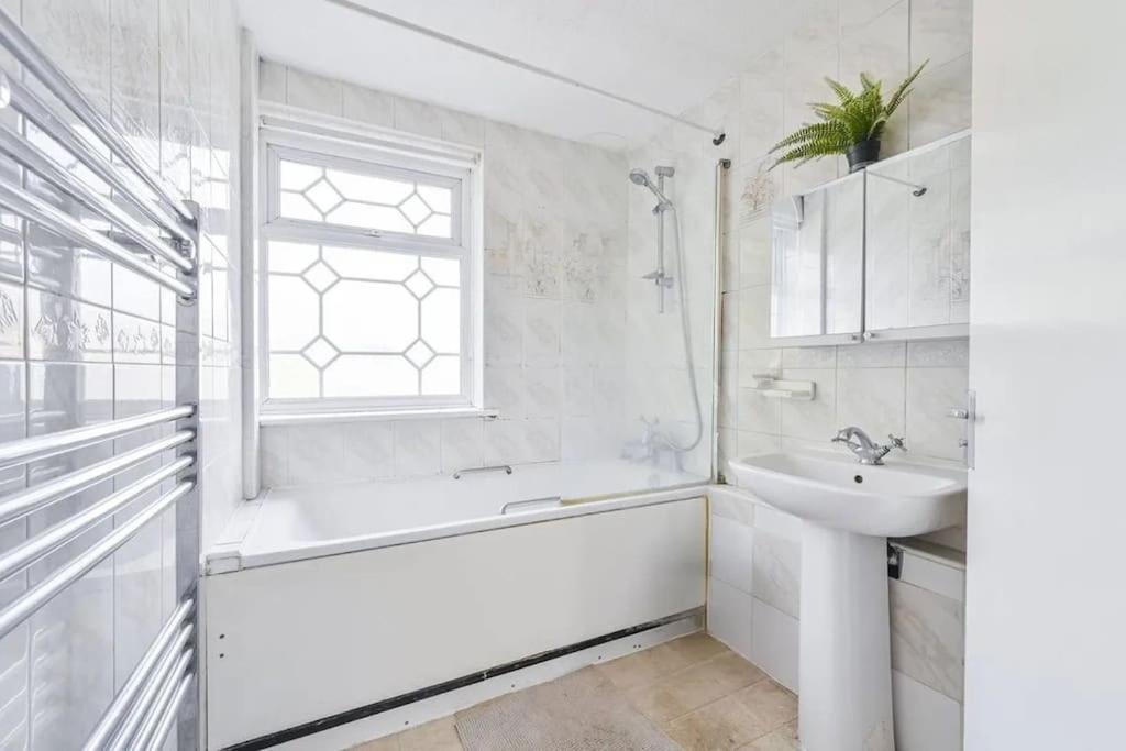 Beautiful Rooms In Prime Location! Londra Esterno foto